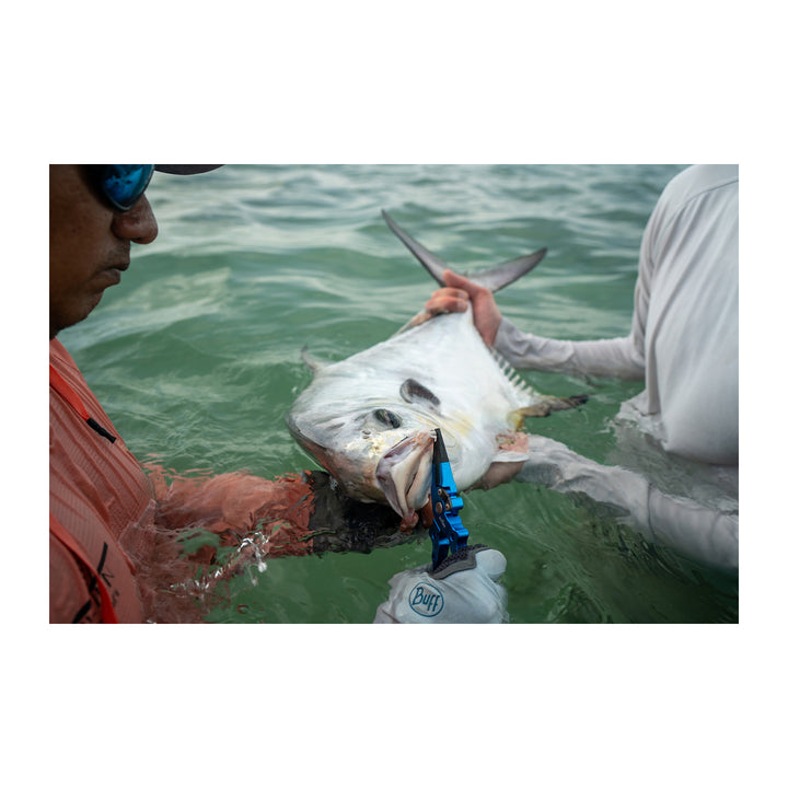 Umpqua RiverRun Big Game Pliers Azure w/Sheath - Madison River Fishing Company