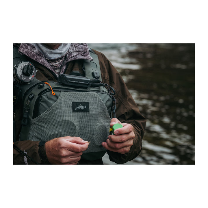 Umpqua Swiftlink Overlook Chest Sage